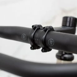 BLB Brick Lane Bikes Barre Plate ''Hobo Loop'' - Noir Mat -magasin de vélo 0037936 blb hobo loop handlebar black