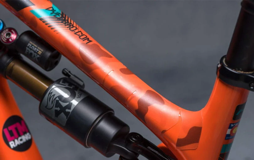 Dyedbro Kit De Protection Du Cadre Camo - Noir Brillant 5 Dyedbro Kit De Protection Du Cadre Camo - Noir Brillant – Image 3