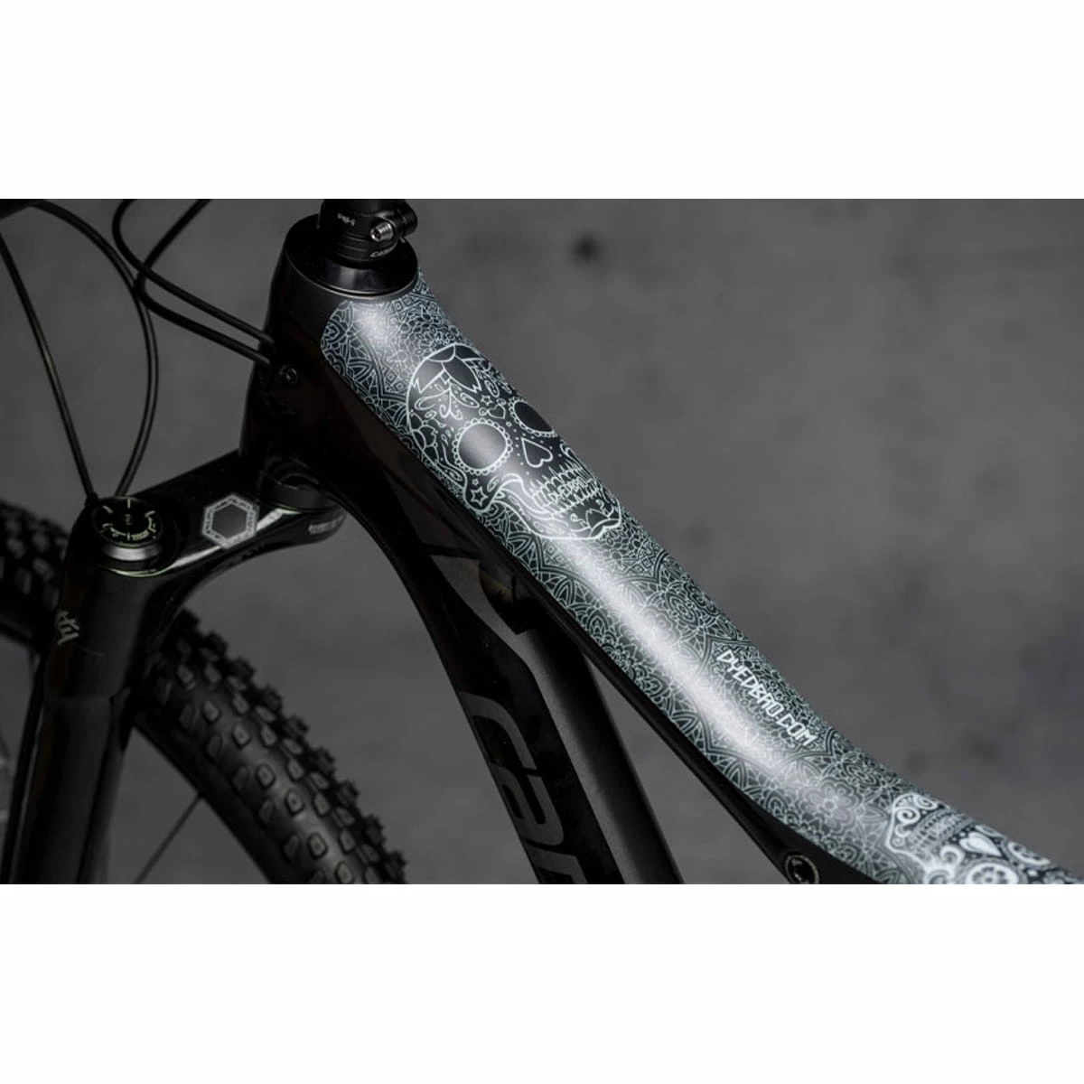 Dyedbro Kit De Protection Du Cadre - Día De Muertos - Blanc Brillant 4 Dyedbro Kit De Protection Du Cadre - Día De Muertos - Blanc Brillant – Image 2